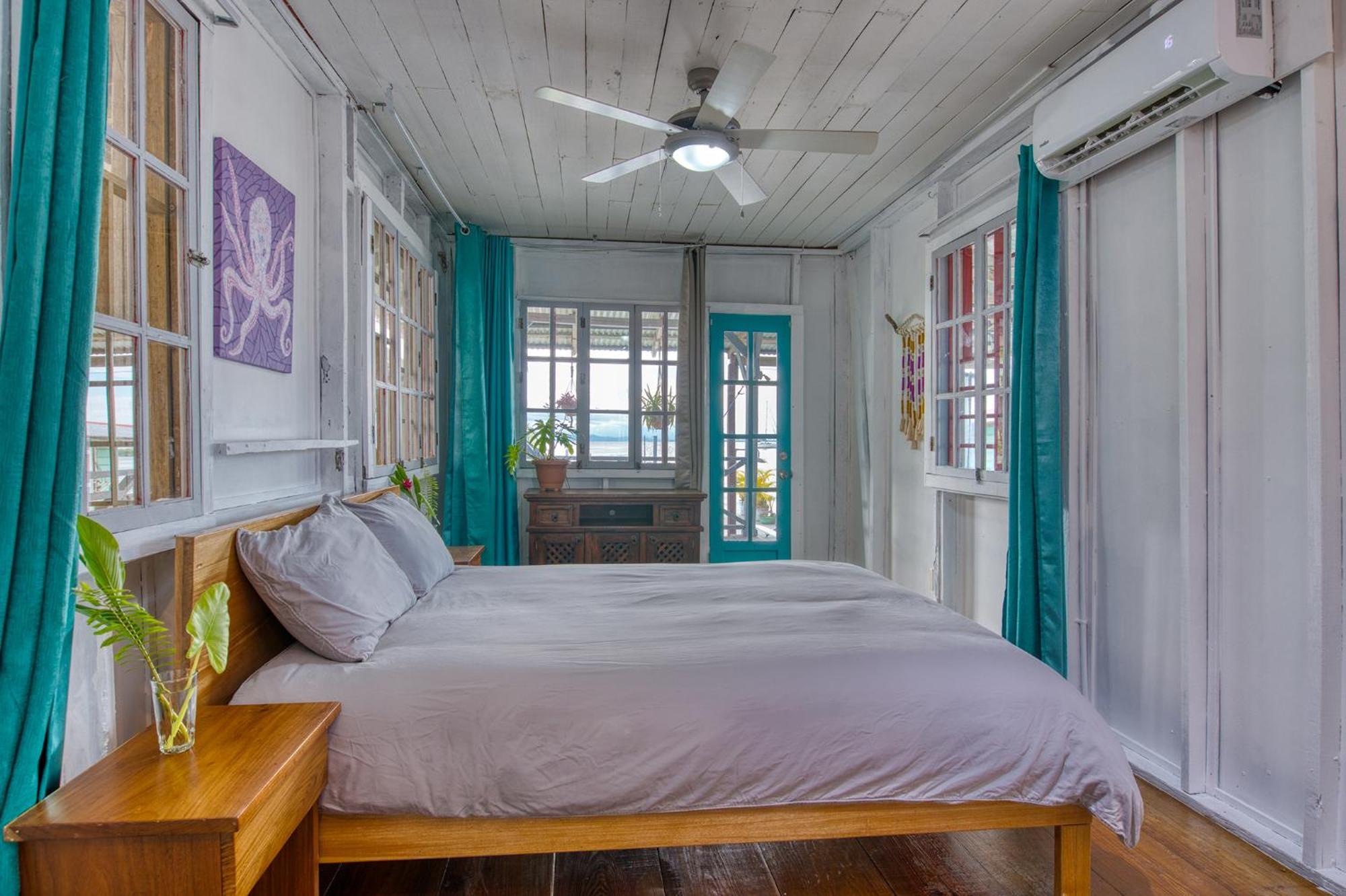 Saigon Bay Bed & Breakfast Bocas del Toro Exterior photo